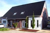 Modernes Doppelhaus Marl in NRW, Putz- Klinker- Fassade, Erdwrme (li.), Solaranlage (re.), Satteldach, Giebel, Spitzboden