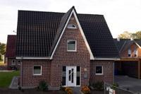 Haustyp Mlheim an der Ruhr - Friesenhaus, Landhaus in NRW, Erker, Friesengiebel, Trapezgaube, Gerteraum + Carport, Rundbogen, Keller