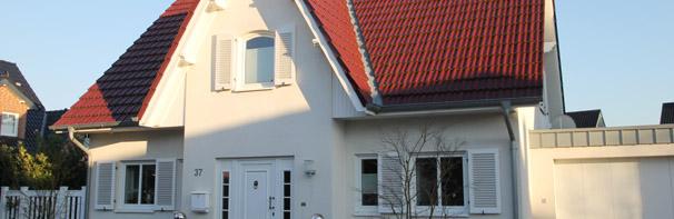 Friesenhaus Einfamilienhaus - Haustyp Wattenscheid - Landhaus Massivhaus - Friesengiebel - planen und bauen - Haus bauen - Einfamilienhuser, Fensterlden, Fensterklapplden - zwo ARCHITEKTEN