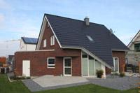 Haustyp Hamm, Individuelles Massivhaus in NRW, Keller, Erdwrmeheizung, Spitzdach, Erker als Dreieck ausgebildet