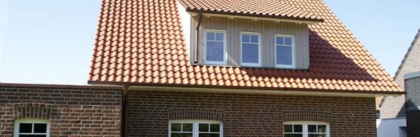 Landhaus Einfamilienhaus - Haustyp Hamm - Landhausstil Massivhaus planen und bauen - Haus bauen - Einfamilienhuser, Sprossenfenster, Schleppgaube - zwo ARCHITEKTEN