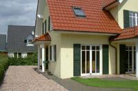 Mediterranes Landhaus Einfamilienhaus - Haustyp Bergkamen - gelber Putzbau, 3-Giebel-Haus, Balkon, Sulen, Fenster-Klapplden, Massivhaus - planen und bauen - Haus bauen - Einfamilienhuser - zwo ARCHITEKTEN, Ruhrgebiet