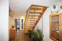 Geradlufige Treppe - Massivhaus Doppelhaus Marl Oer-Erkenschwick - massive Doppelhuser zum Festpreis