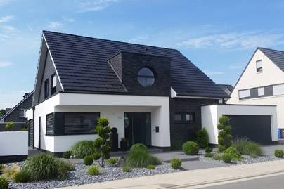 Modernes Satteldachhaus, modernes Einfamilienhaus mit Satteldach, Massivhaus - zwo ARCHITEKTEN