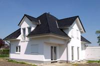 Haustyp Bergkamen, Putzbau Einfamilienhaus mit Walmdach in NRW, Balkon, Viergiebelhaus, massiv