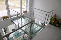 Wohnbrcke aus Glas / Glasbelag zum Balkon, Neubau Massivhaus - zwo ARCHITEKTEN HAUS